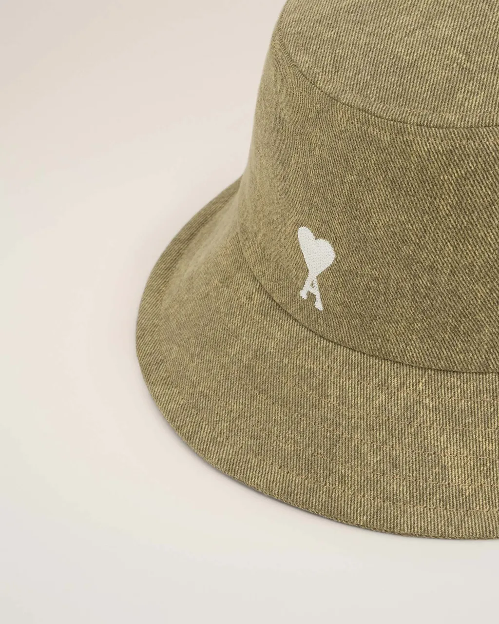 Ami Ami De Coeur Embroidery Bucket Hat