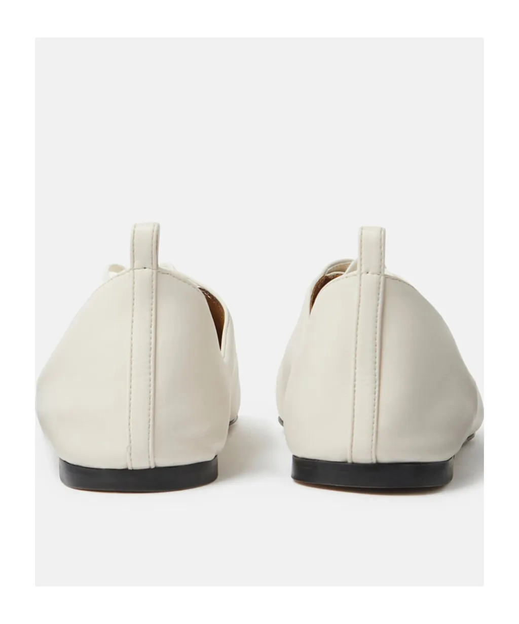 Terra Pointed Lace-Up Shoes