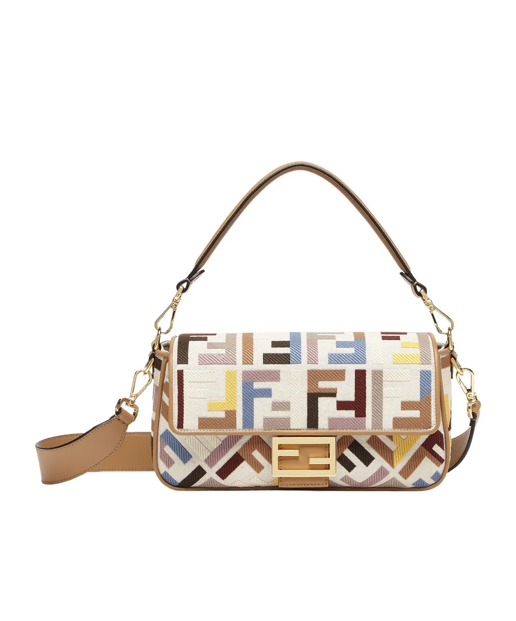Fendi Logo Detailed Medium Baguette Bag