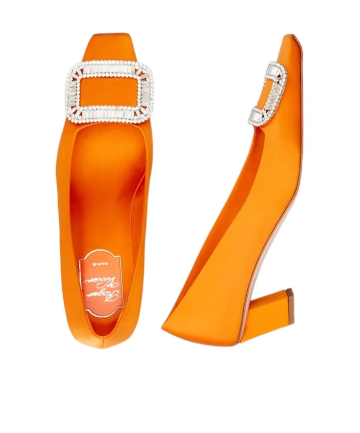 Roger Vivier Belle Vivier Pilgrim Buckle Embellished Pumps