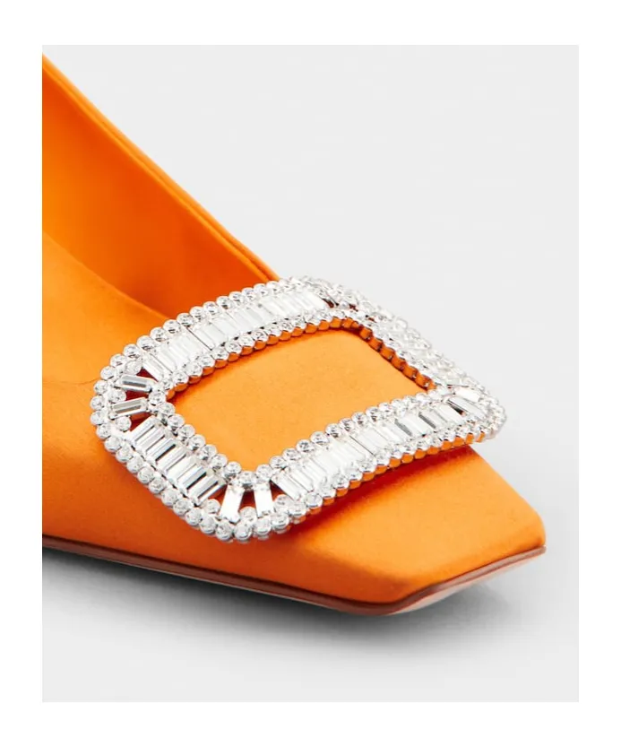 Roger Vivier Belle Vivier Pilgrim Buckle Embellished Pumps