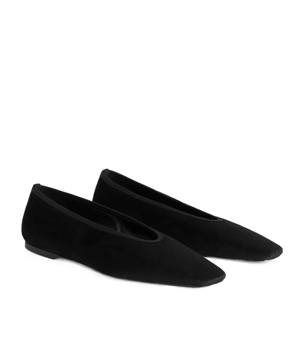 TotÊMe Minimalist Pointed-Toe Ballerina Flats