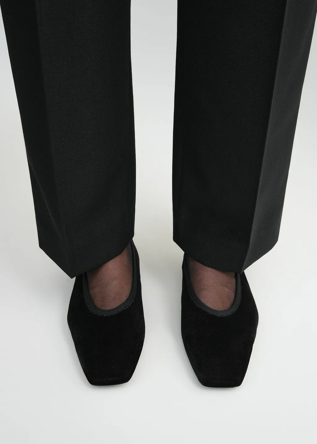 TotÊMe Minimalist Pointed-Toe Ballerina Flats