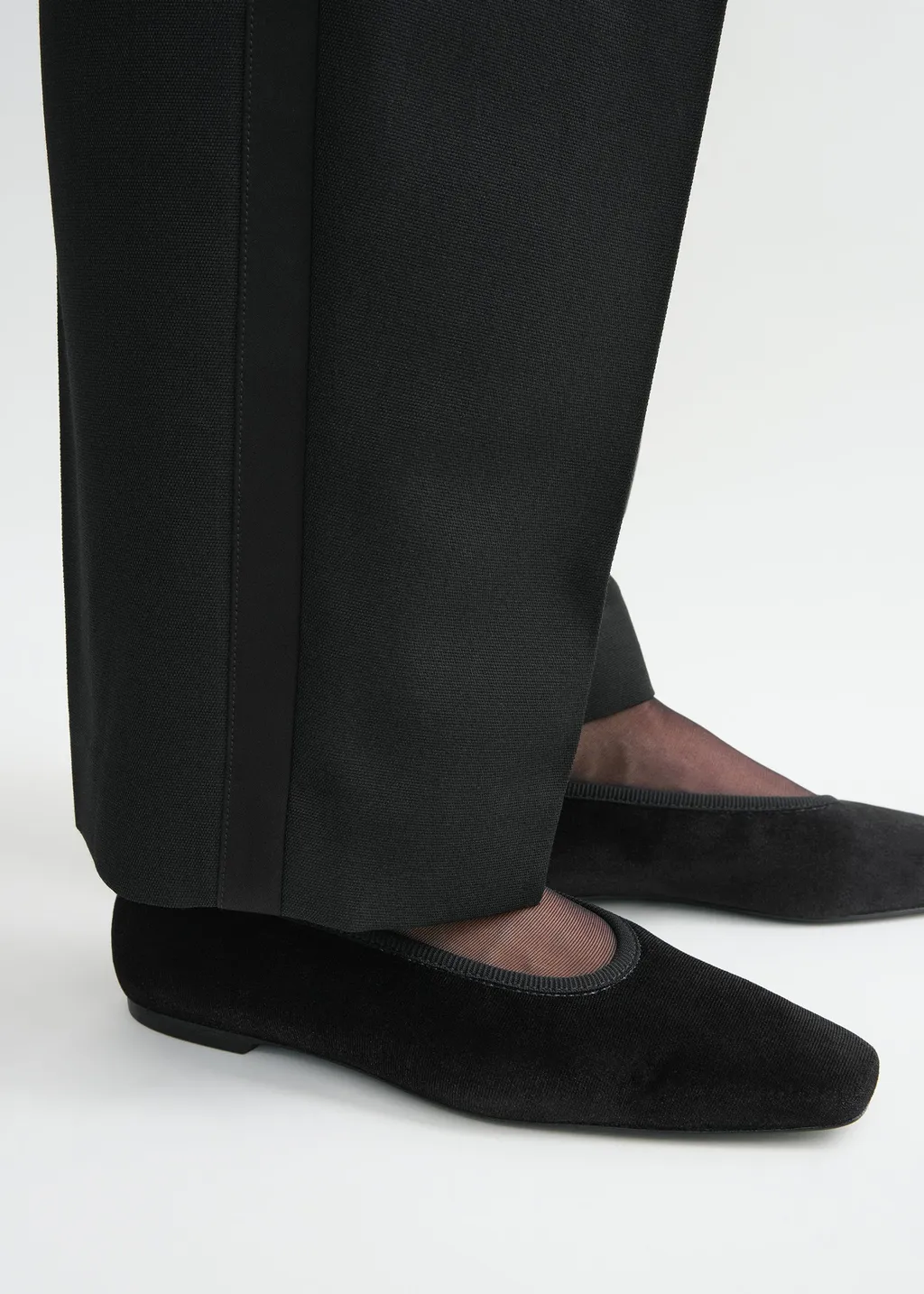 TotÊMe Minimalist Pointed-Toe Ballerina Flats