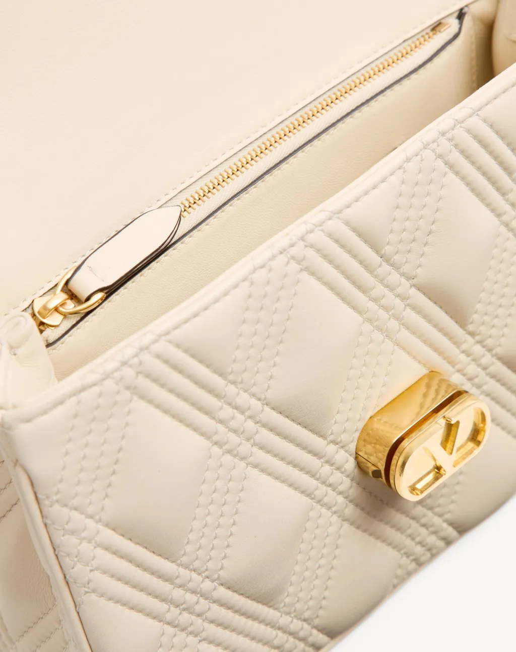 Valentino	Garavani Rockstud Quiltie 67 Medium Shoulder Bag