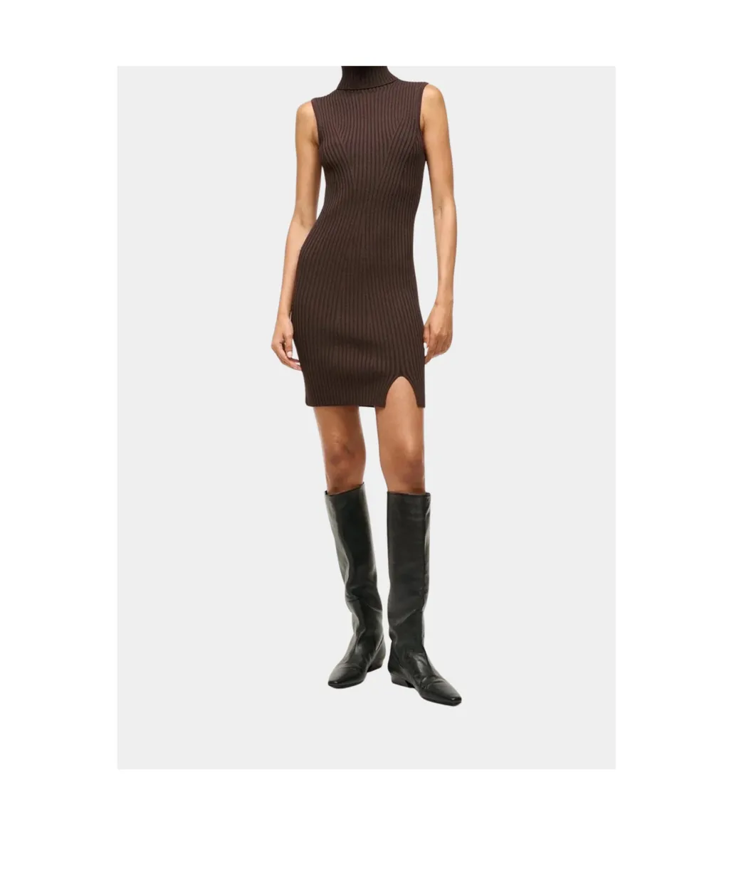 Pointed-Toe Boots