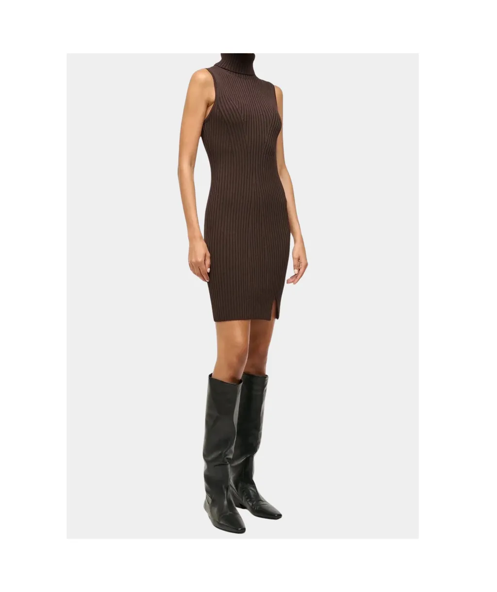 Pointed-Toe Boots
