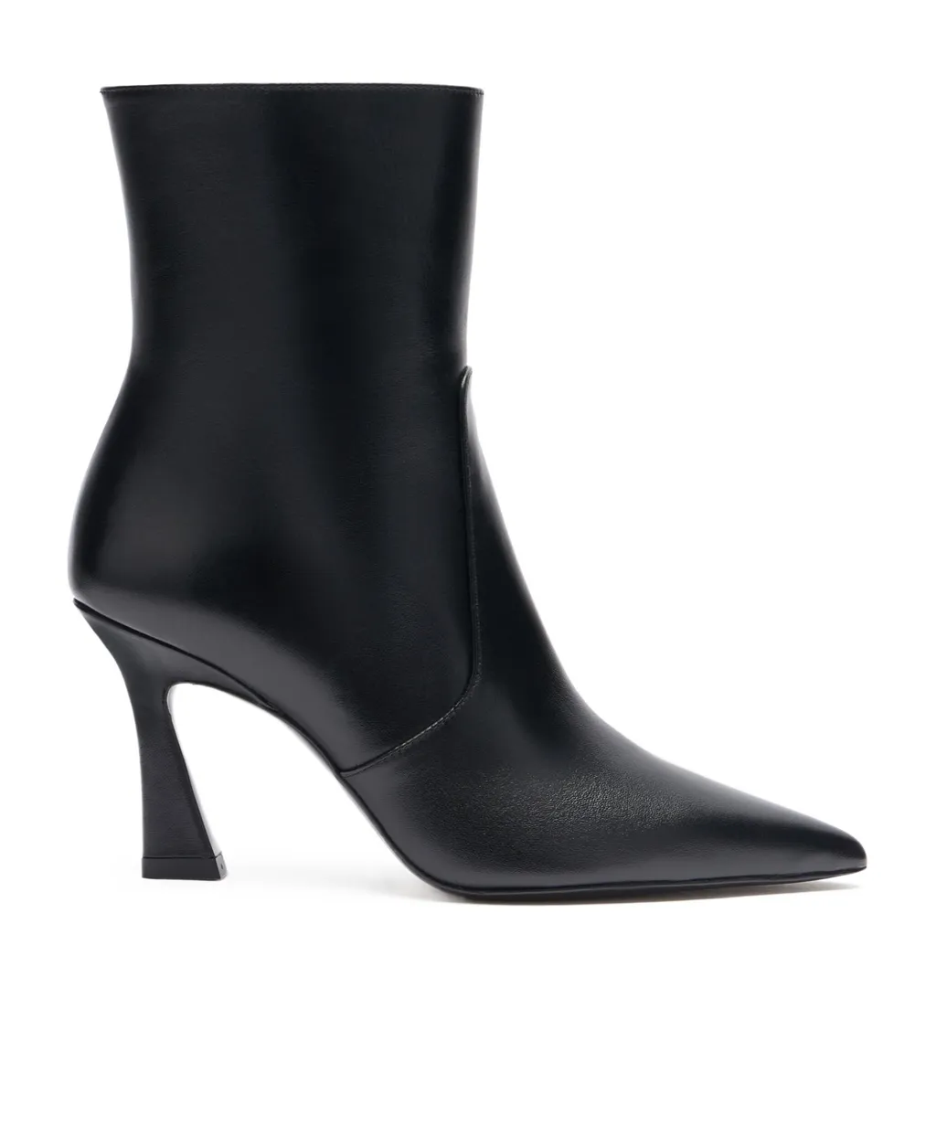 Pointed-Toe Leather Boots
