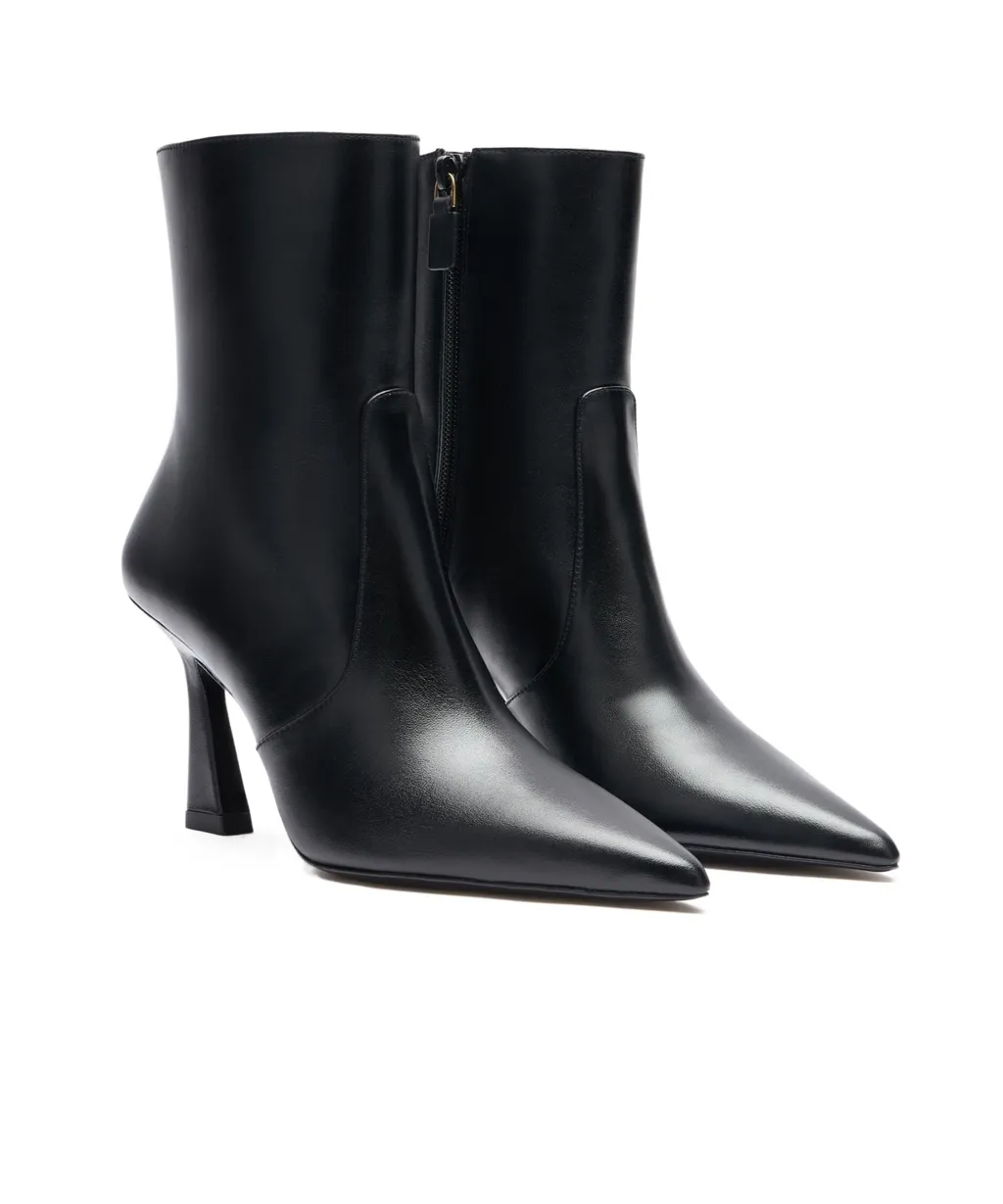 Pointed-Toe Leather Boots