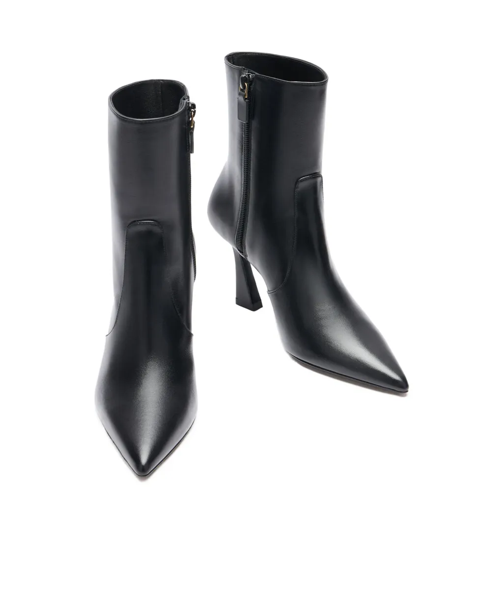 Pointed-Toe Leather Boots