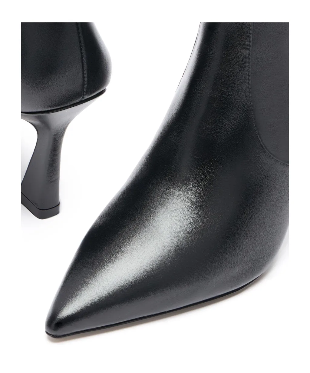 Pointed-Toe Leather Boots