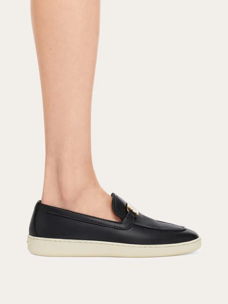 Var Buckle Sandals