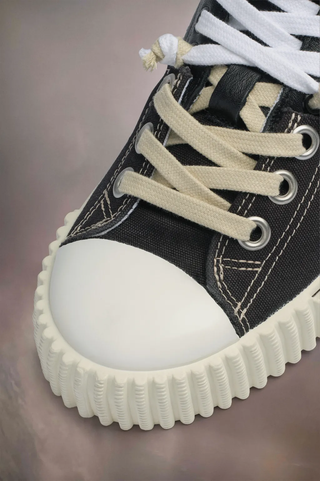 Maison Margiela Round-Toe Lace-Up Sneakers