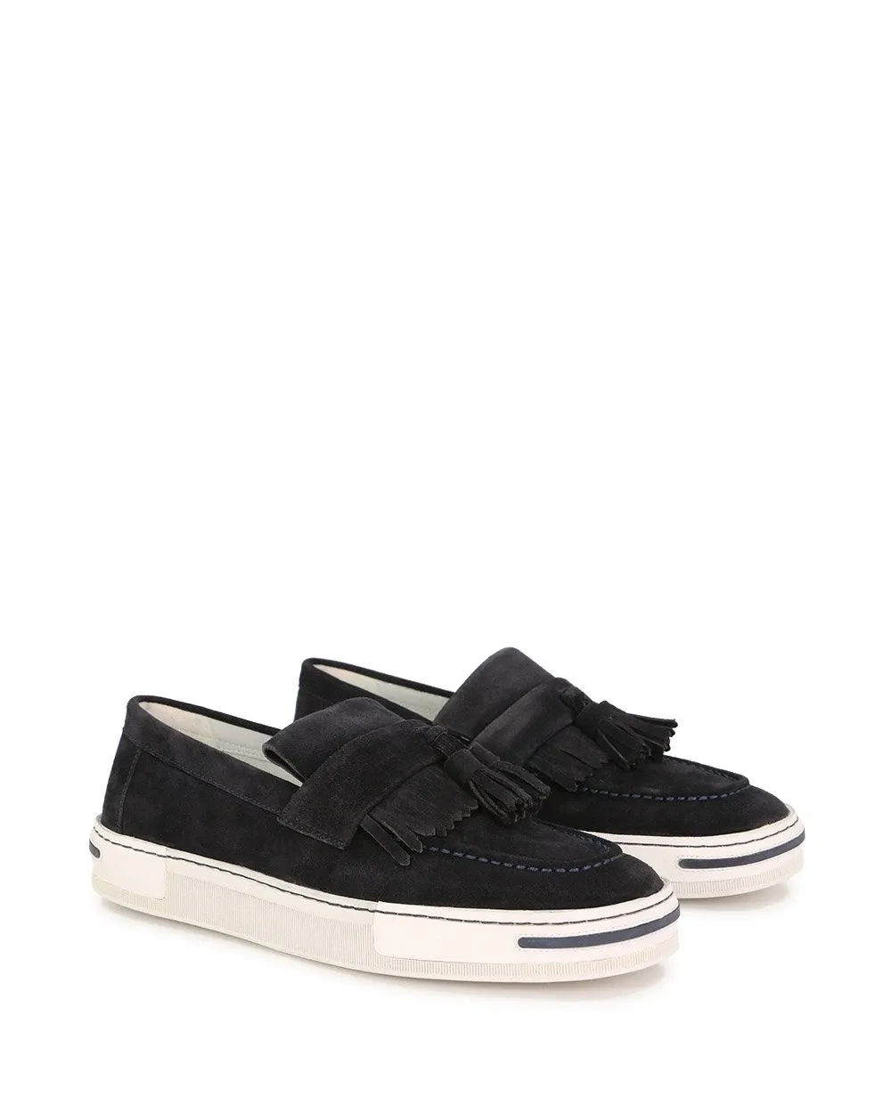 Wear Flat Shoes With Low Fringed Sleeves