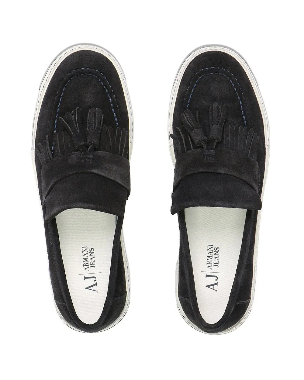 Wear Flat Shoes With Low Fringed Sleeves