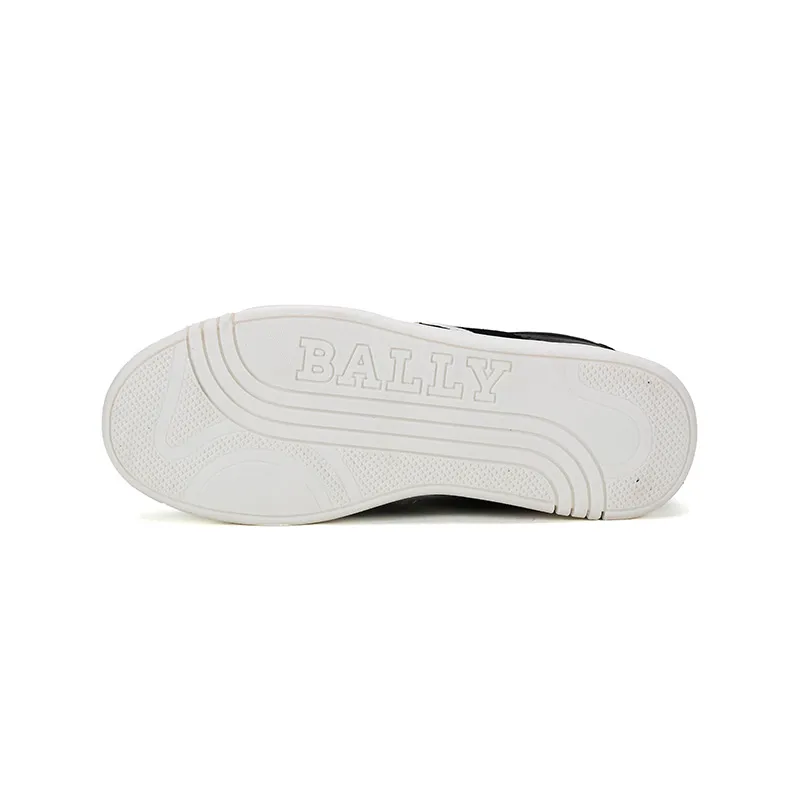 Logo-Plaque Low-Top Sneakers