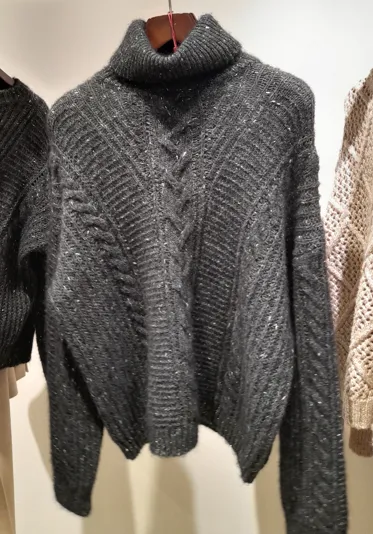 High-Neck Long-Sleeved Knitwear