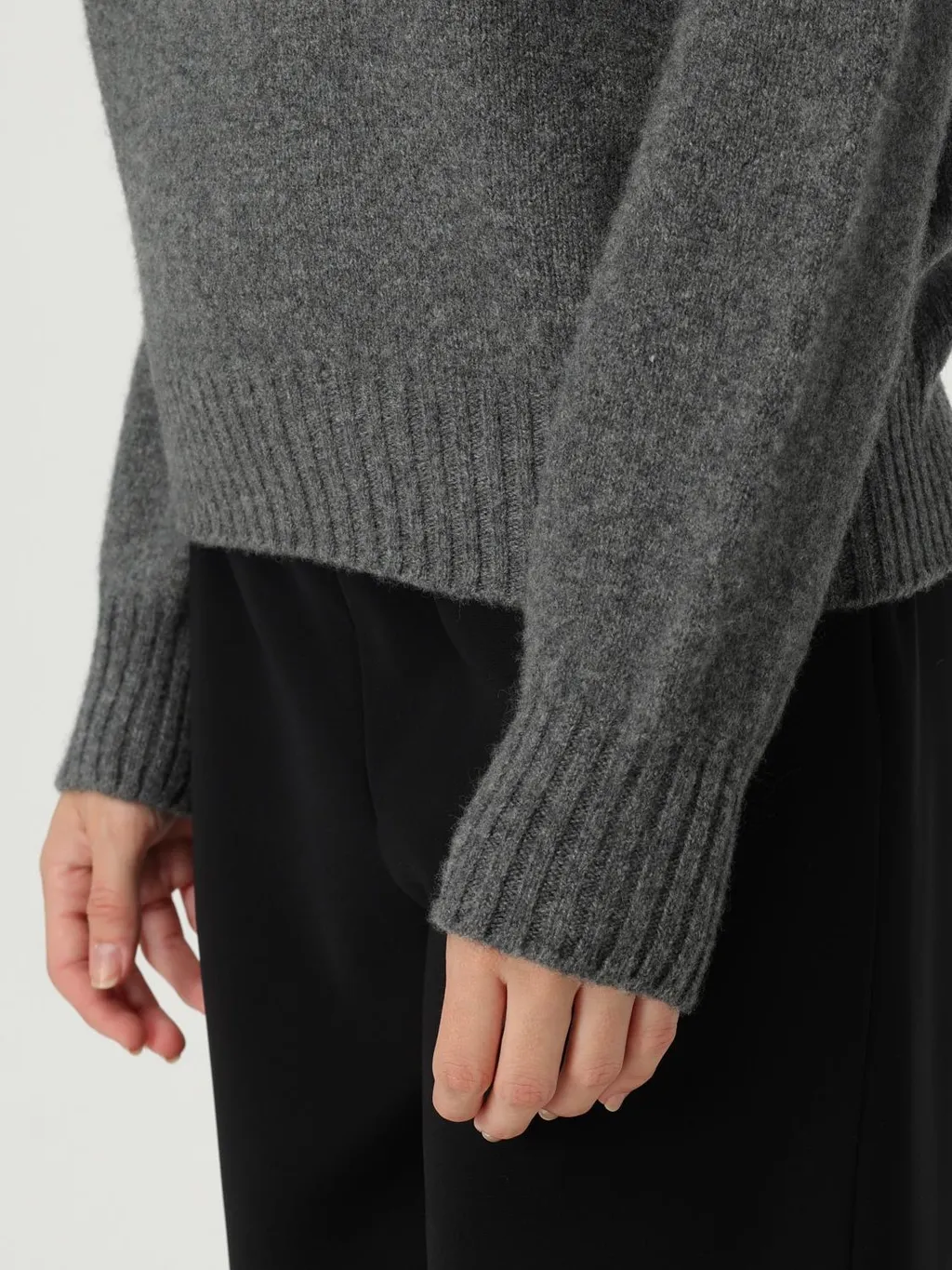 Crew Neck Long-Sleeved Sweater
