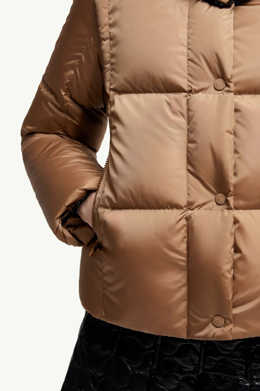 Castelnou Square-Quilted Hooded Short Down Jacket