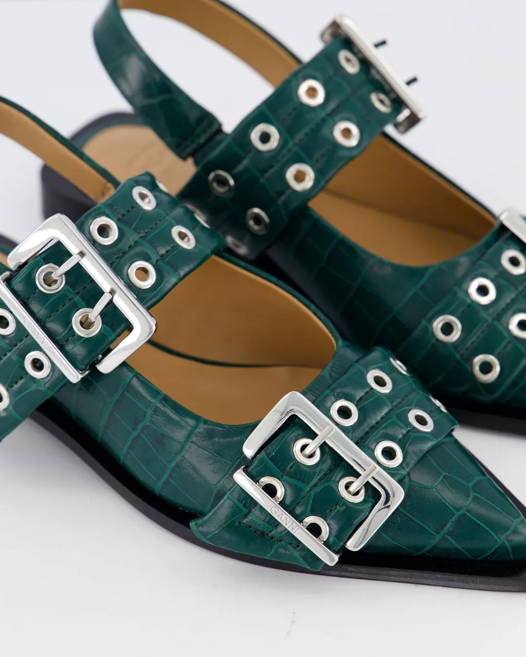 Double-Buckle Pointed Flat Pumps