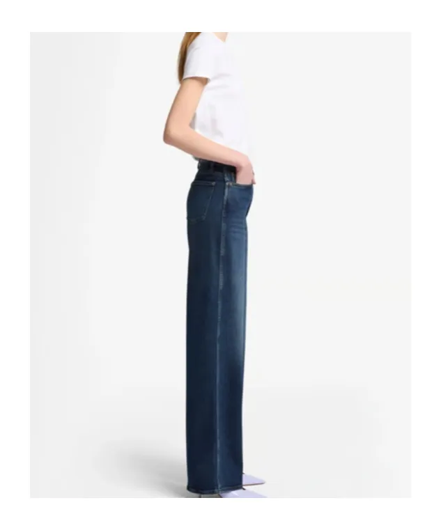 High-Waisted Jeans