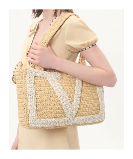 Valentino Garavani Viva Superstar Medium Shopping Bag In Raffia