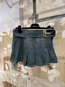 Buckle Pleated Mini Skirt