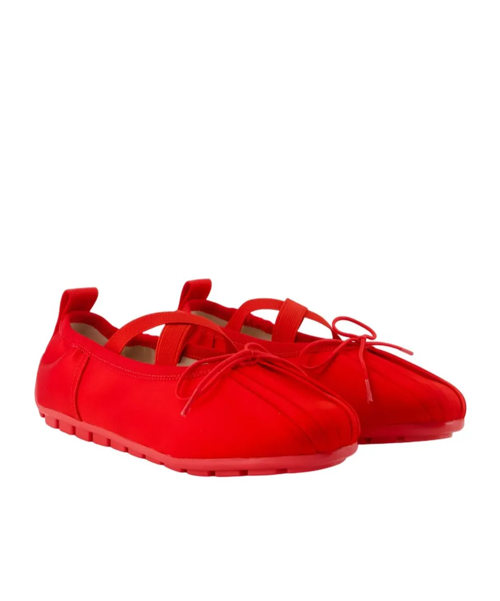 Grip Cross-Strap Pleated Ballet Flats