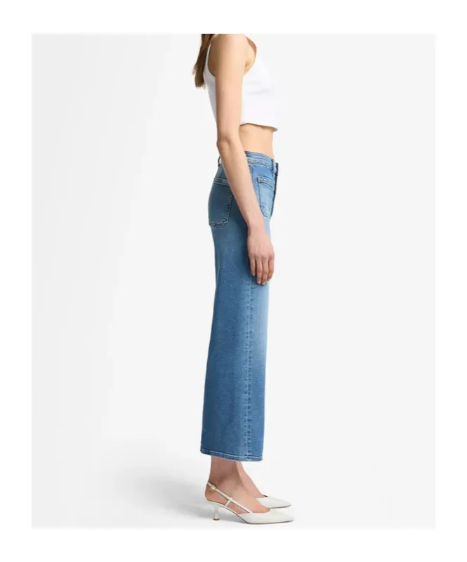 High-Waisted Jeans