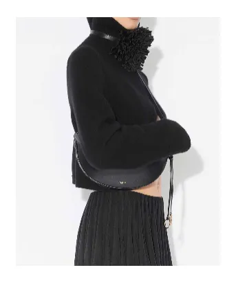 Cut-Out Ponticello Top