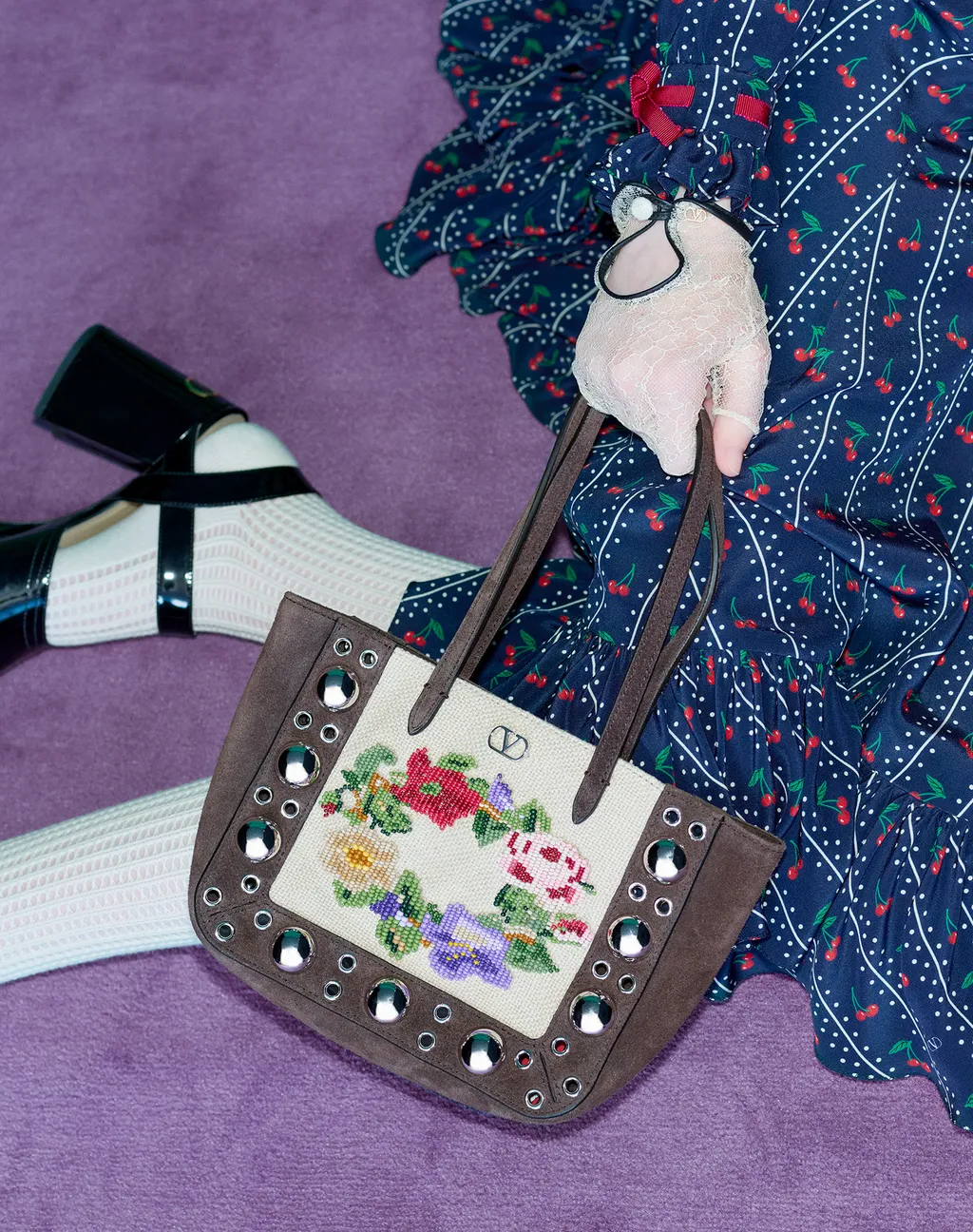 Valentino Nellcte Vlogo Signature Tote Bag