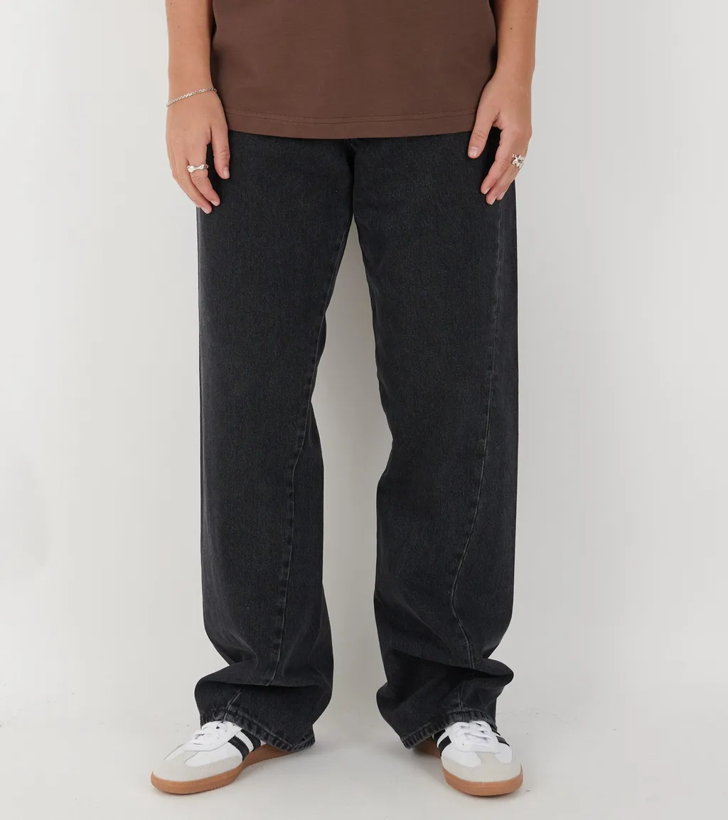 Wide Twist Jeans