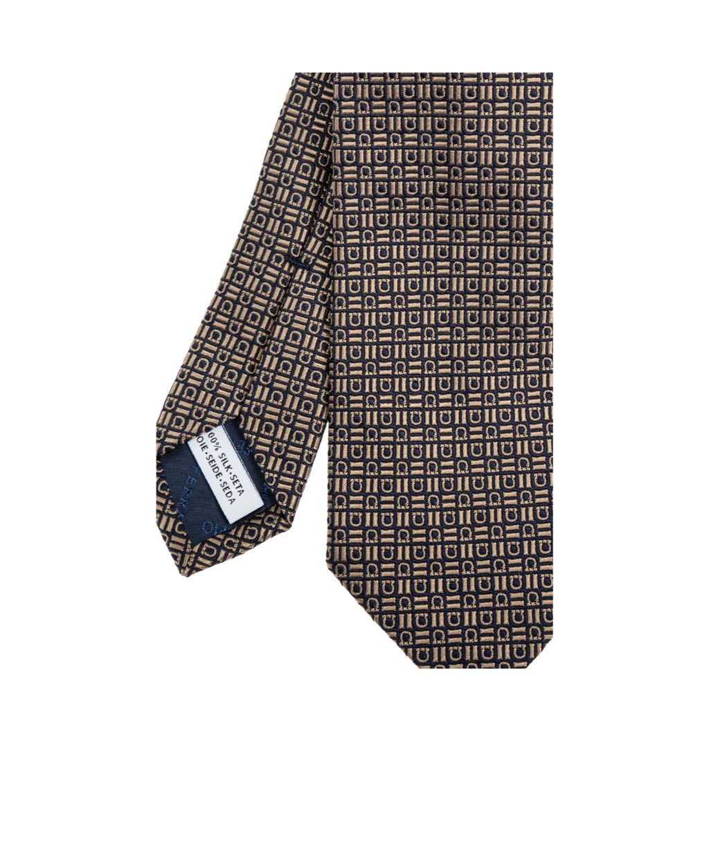 Pointed Tie