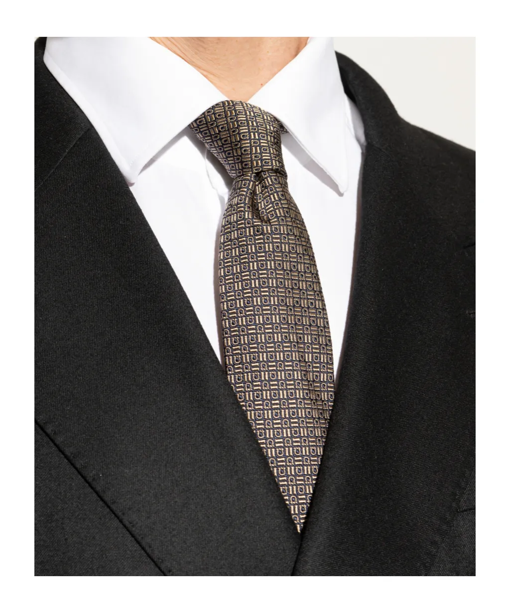 Pointed Tie