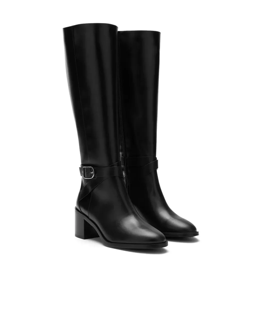 Round Toe Boots
