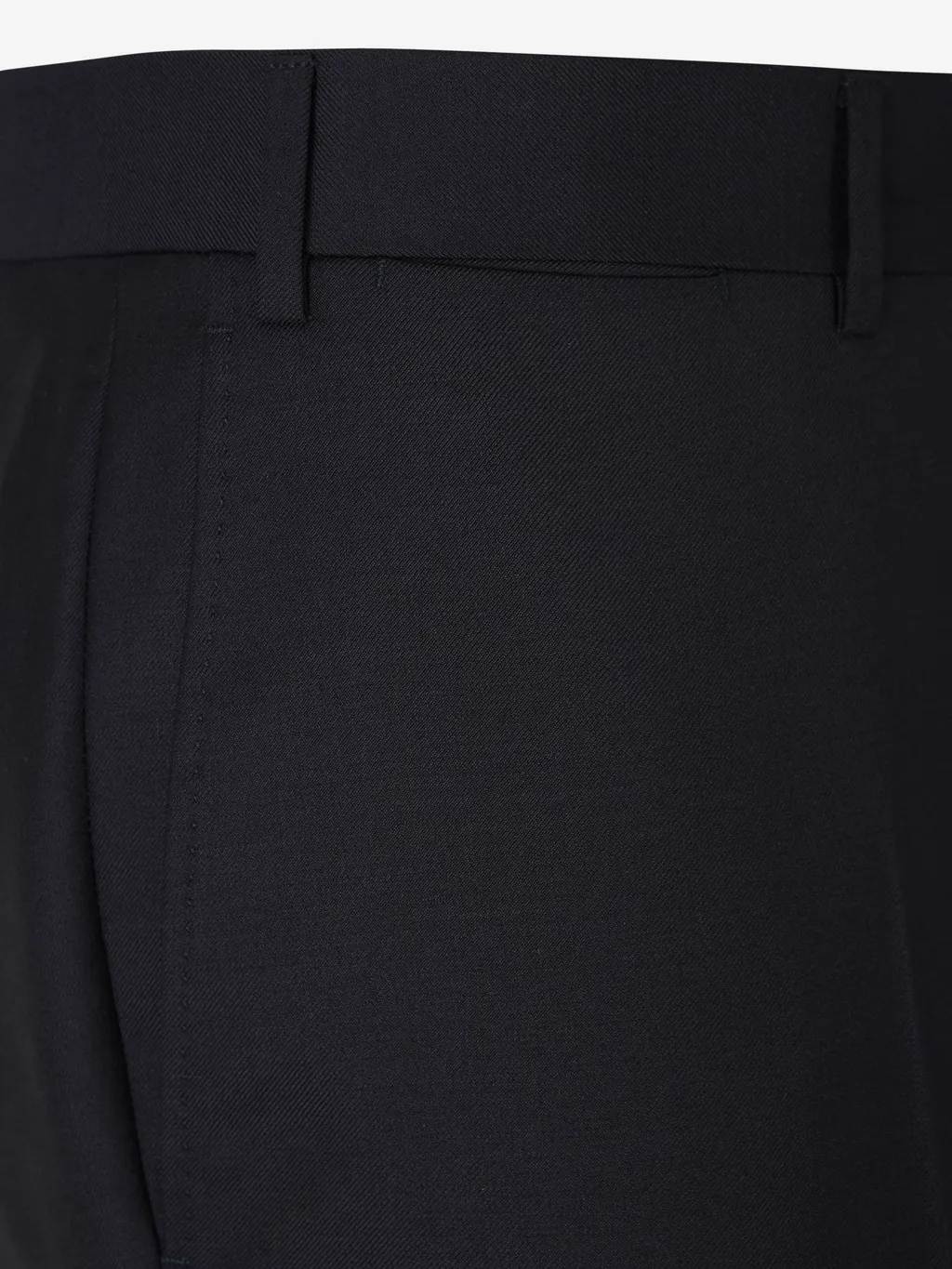 Logo Suit