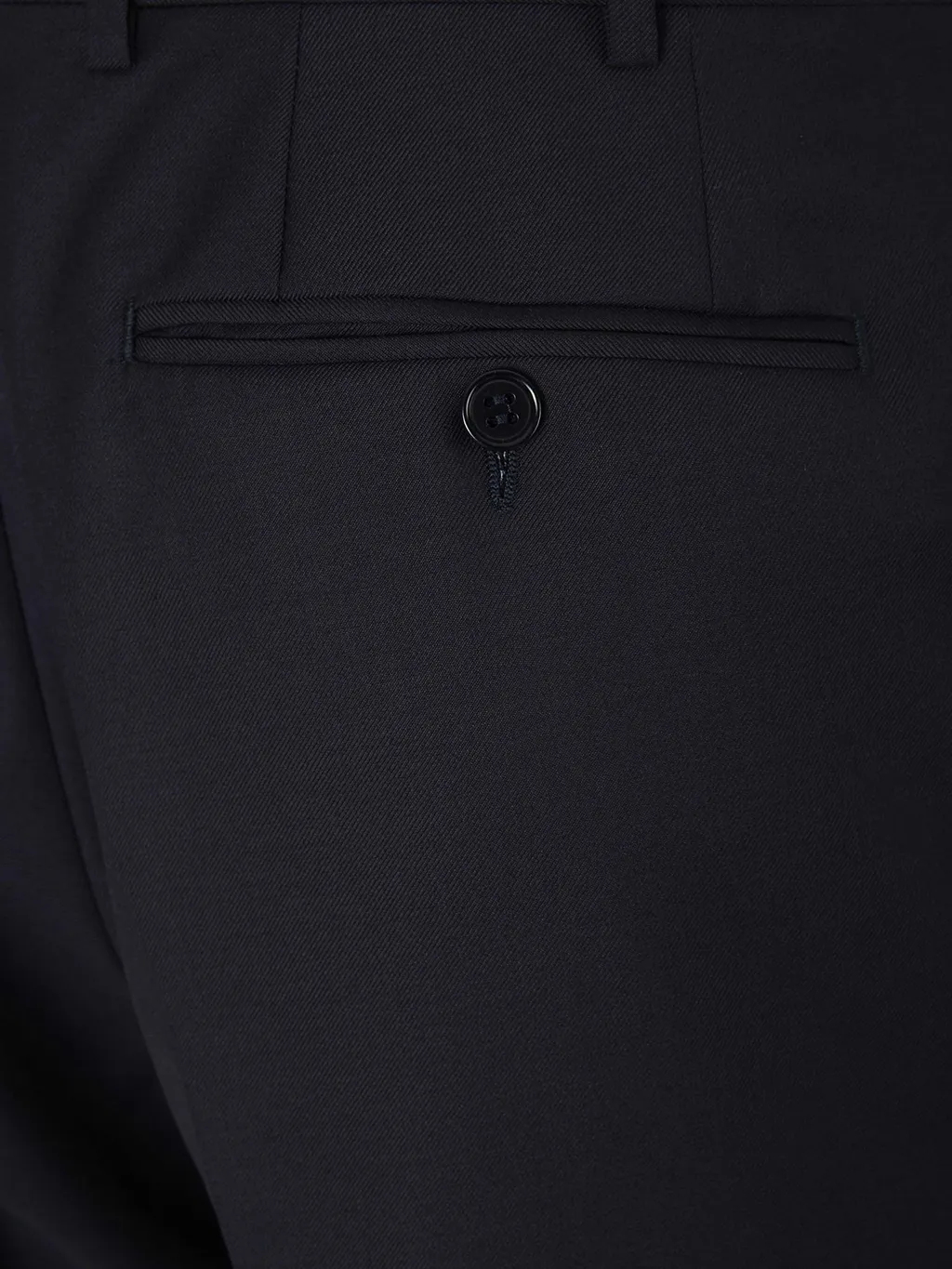 Logo Suit