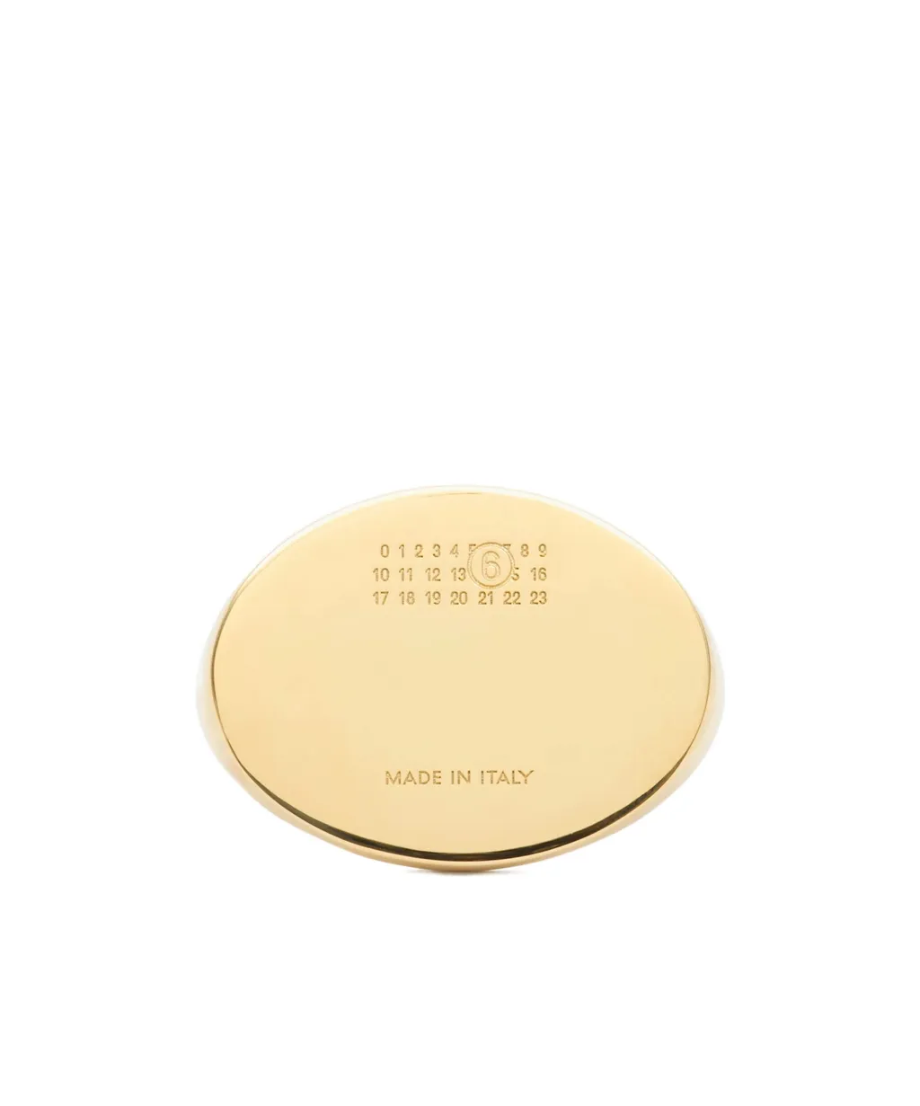 Oval-Plaque Ring