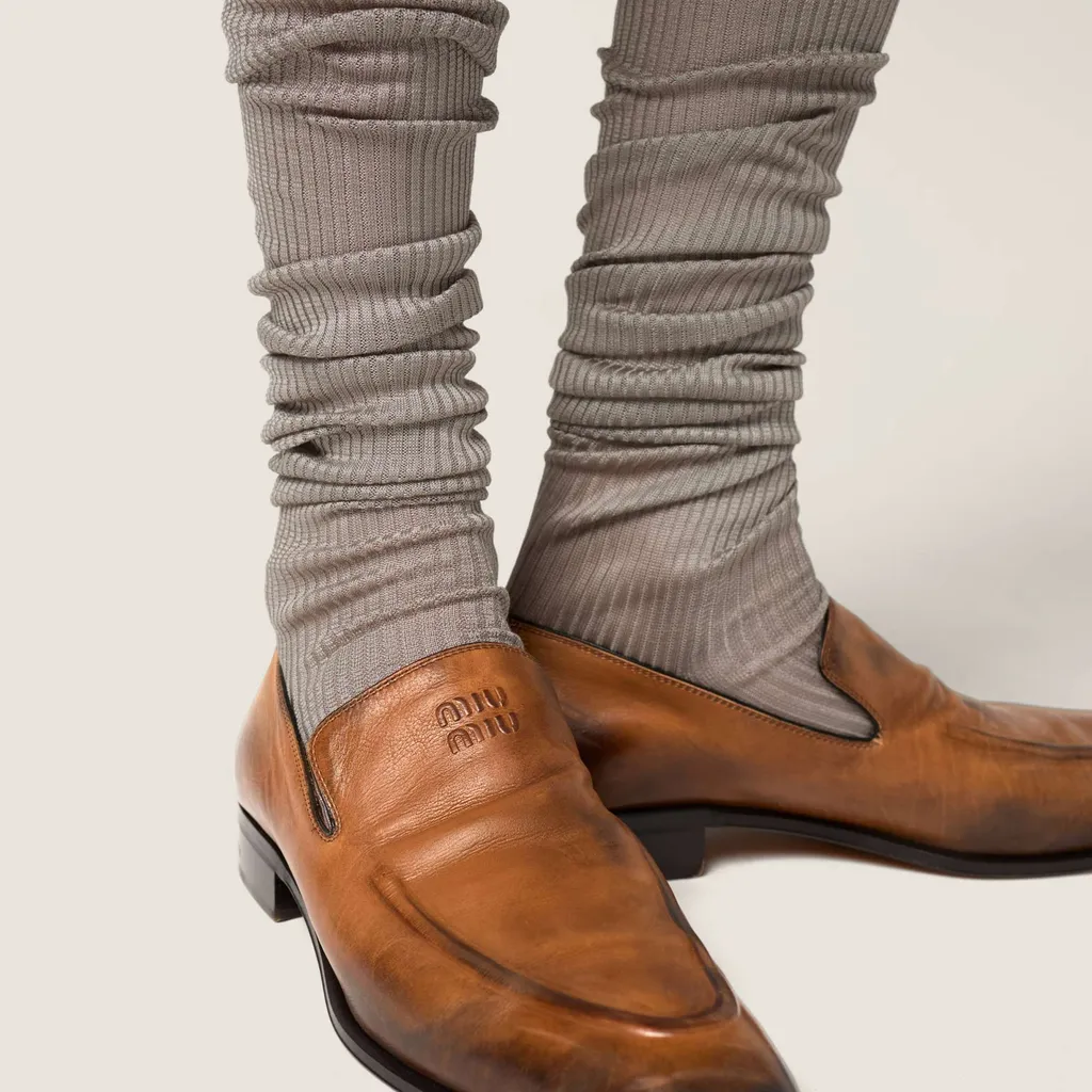 Miu Miu Logo-Embossed Mocassinis