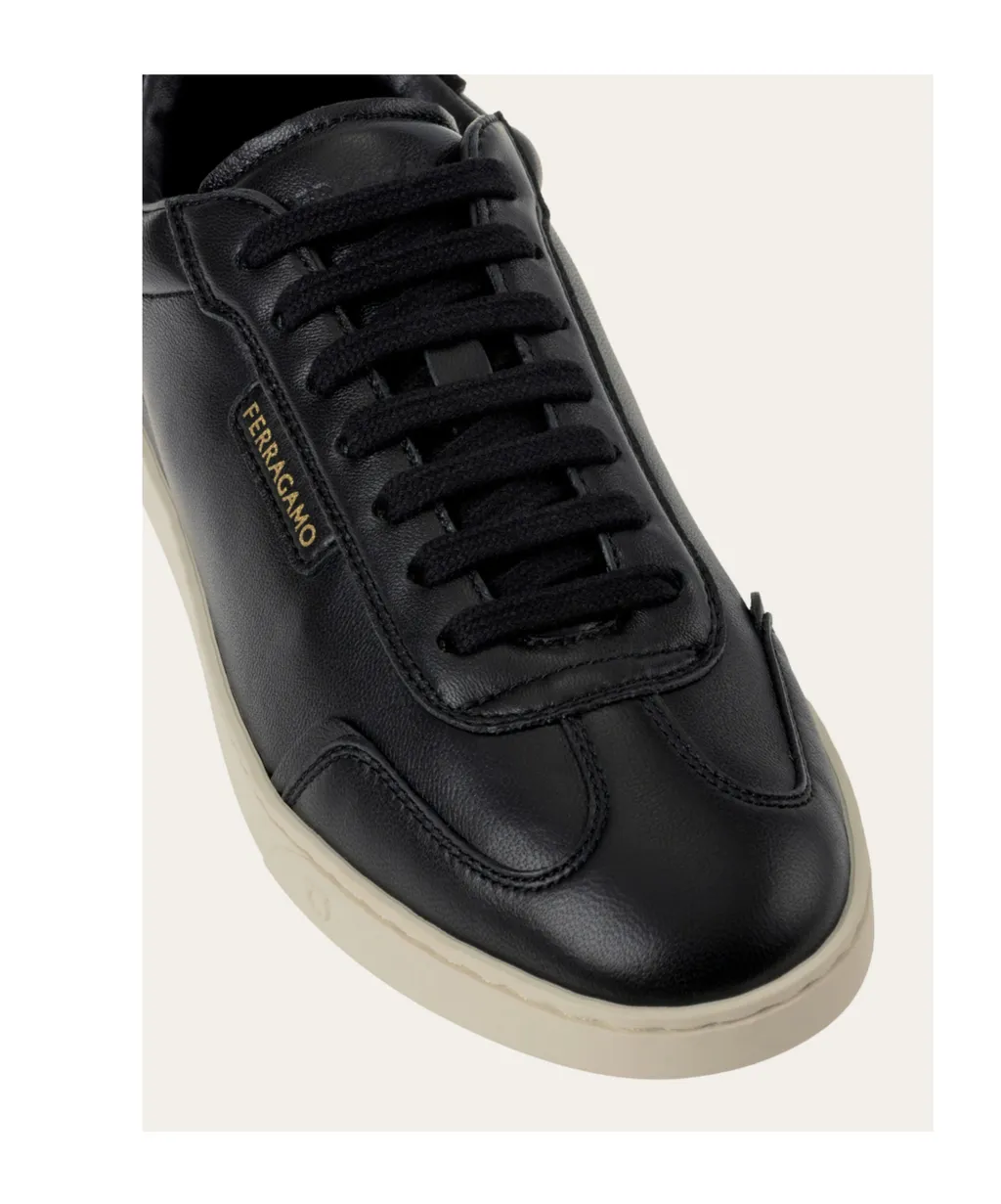 Low-Top Sneaker
