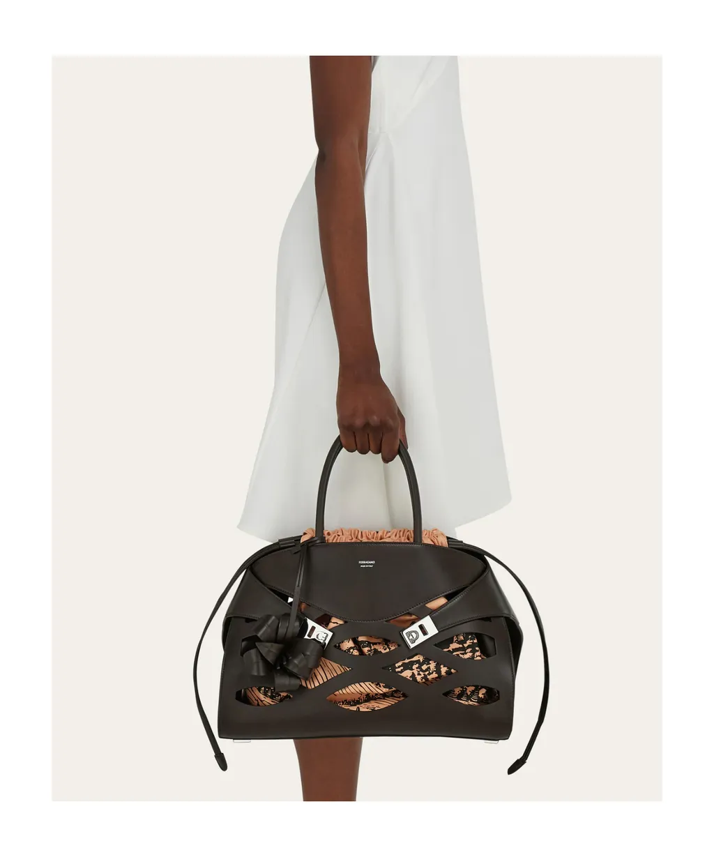 Back To Earth - Hug Handbag