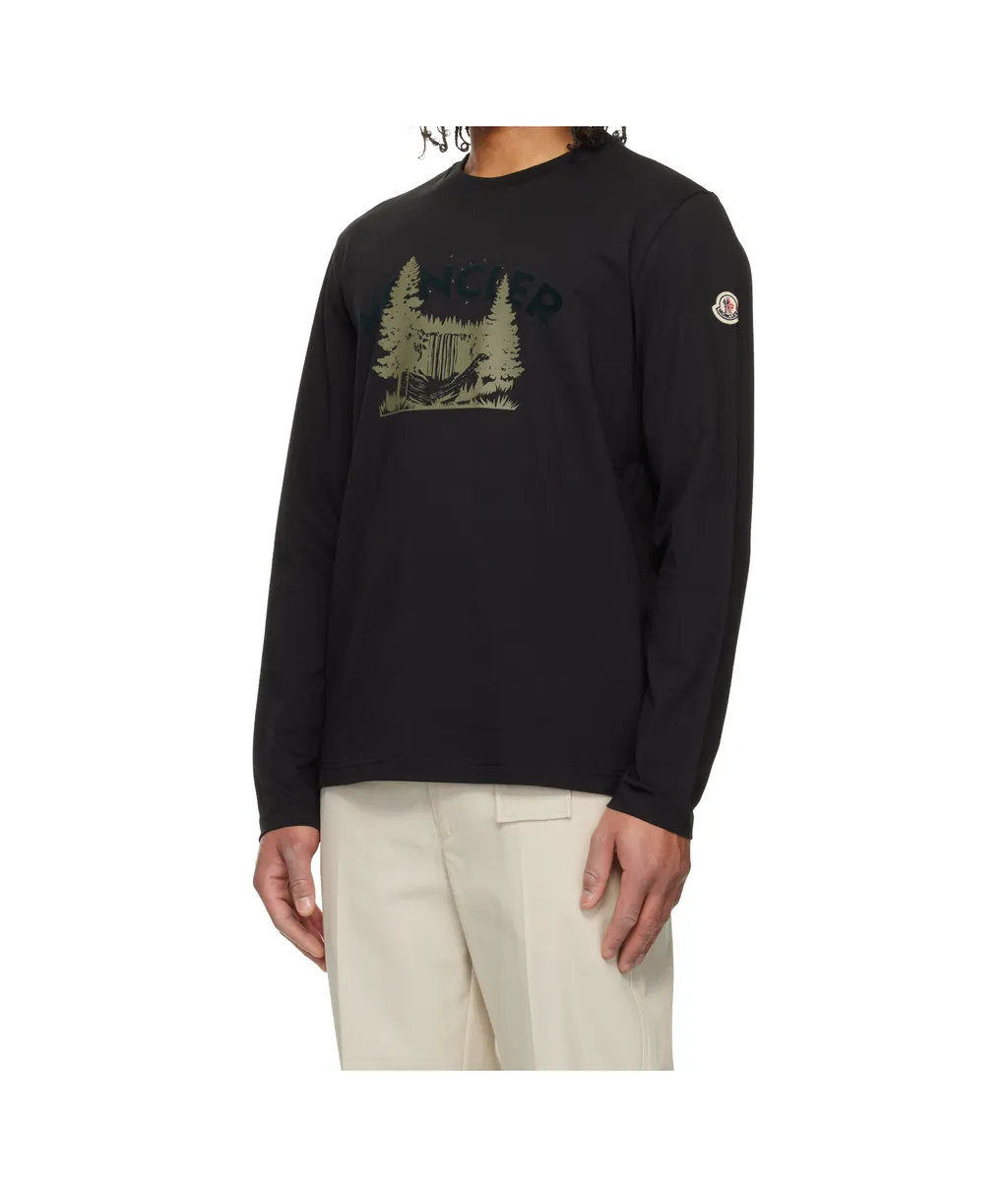 Long-Sleeved Crew Neck T-Shirt