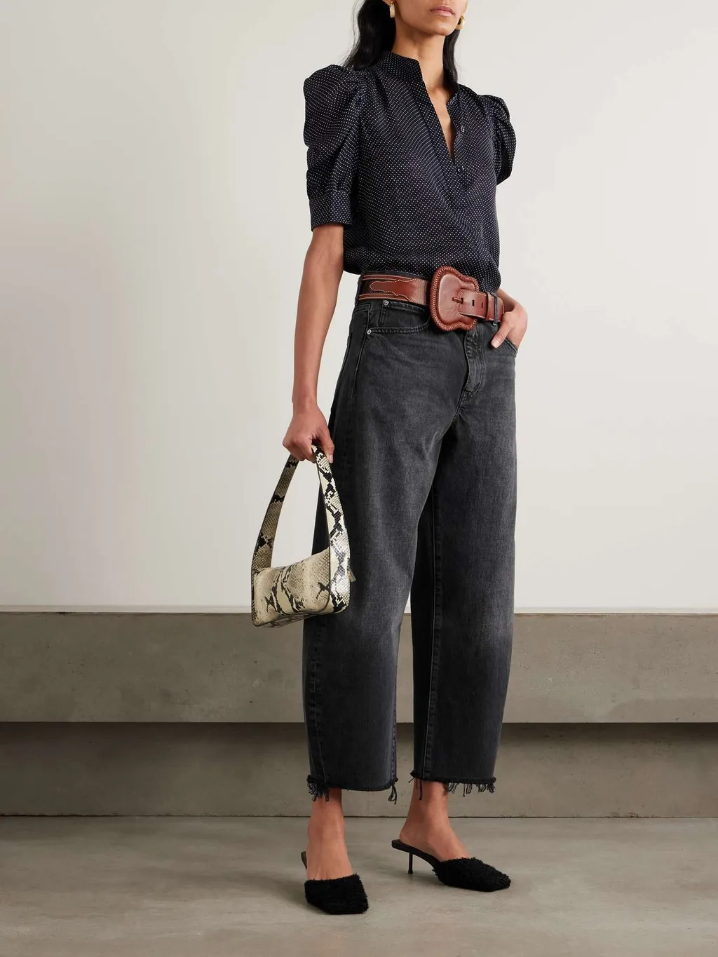 Frayed High-Waist Jeans
