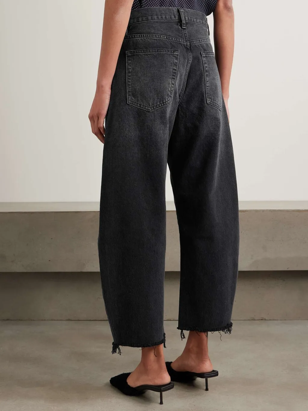 Frayed High-Waist Jeans