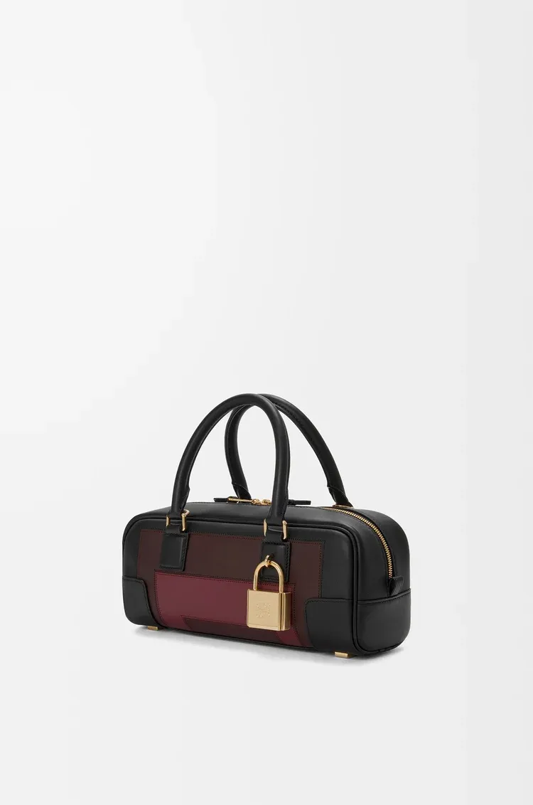 Amazona 23 Padlock-Detail Shoulder Bag
