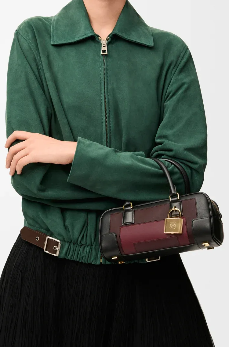 Amazona 23 Padlock-Detail Shoulder Bag
