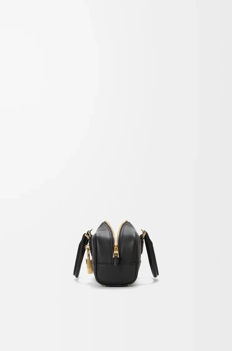 Amazona 23 Padlock-Detail Shoulder Bag