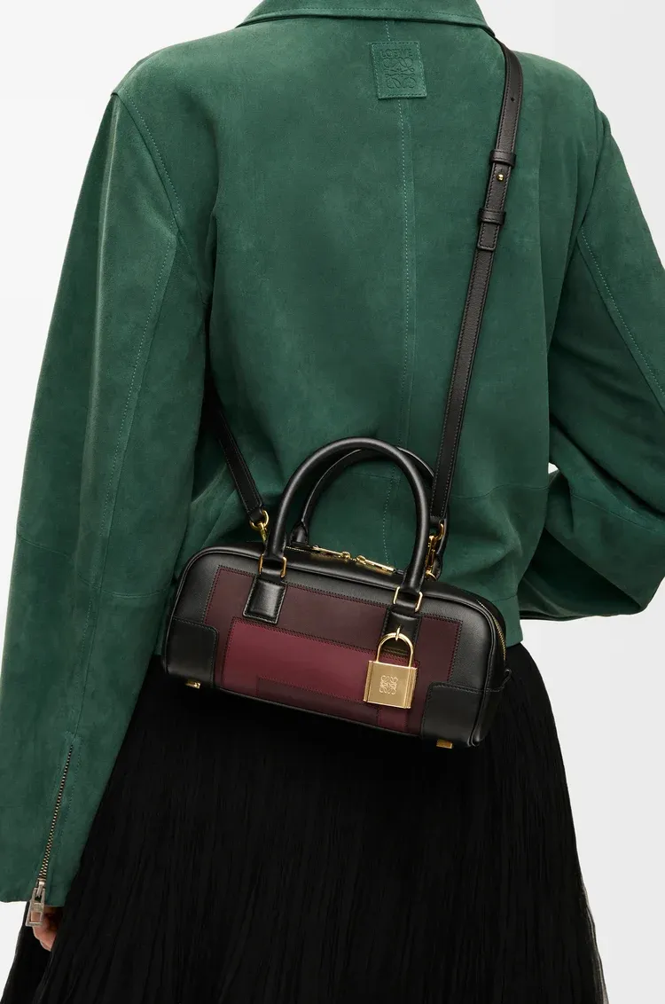 Amazona 23 Padlock-Detail Shoulder Bag