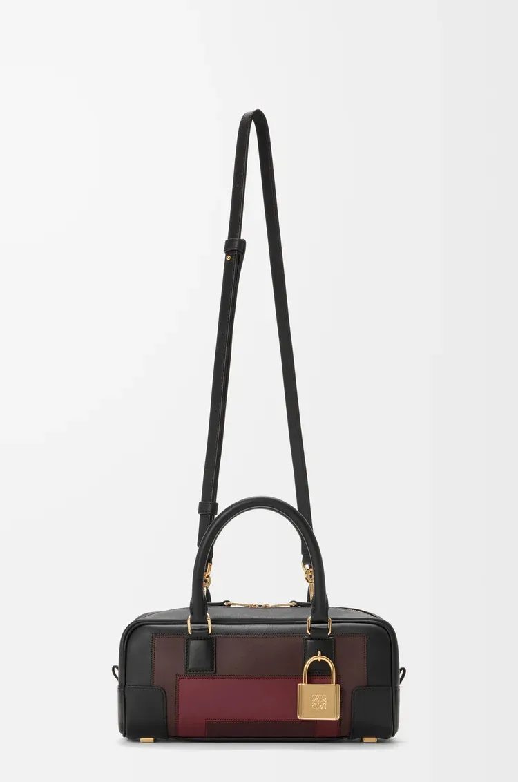 Amazona 23 Padlock-Detail Shoulder Bag