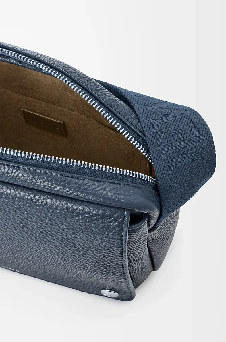 Medium Pebble Messenger Bag In Supple Grained Calfskin